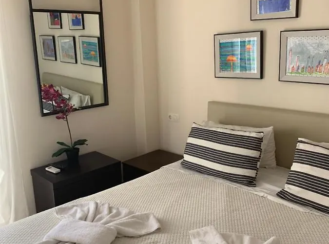 Athenian Cozy !!! By Gela